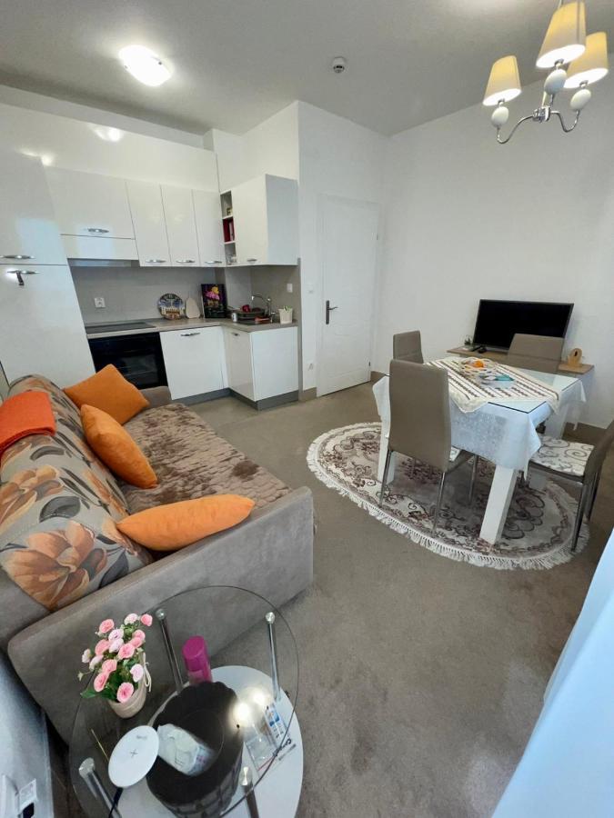 Sladjawing2 Apartment Jagodina Bagian luar foto